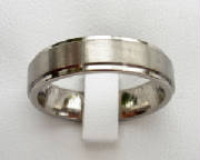 titaniumring888028.jpg